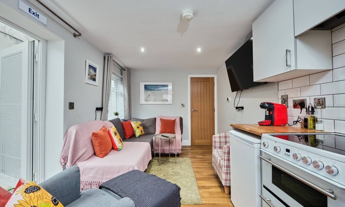 Portrush Apartment | Harbour Apt for 7 - Steps to Beach