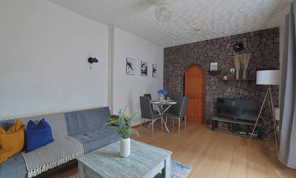 George Green Apartment | Heathrow Gateway Apartments with Private Parking 6