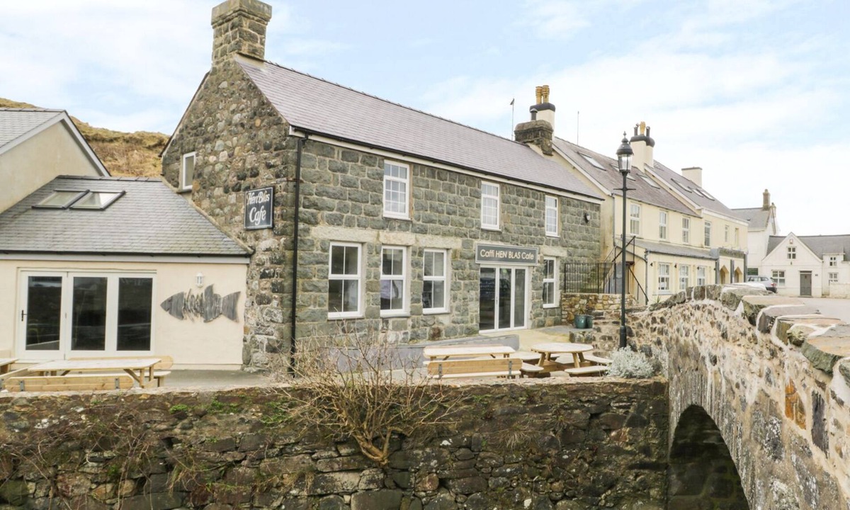 Aberdaron Apartment | HEN BLAS, pet friendly, country holiday cottage in Aberdaron