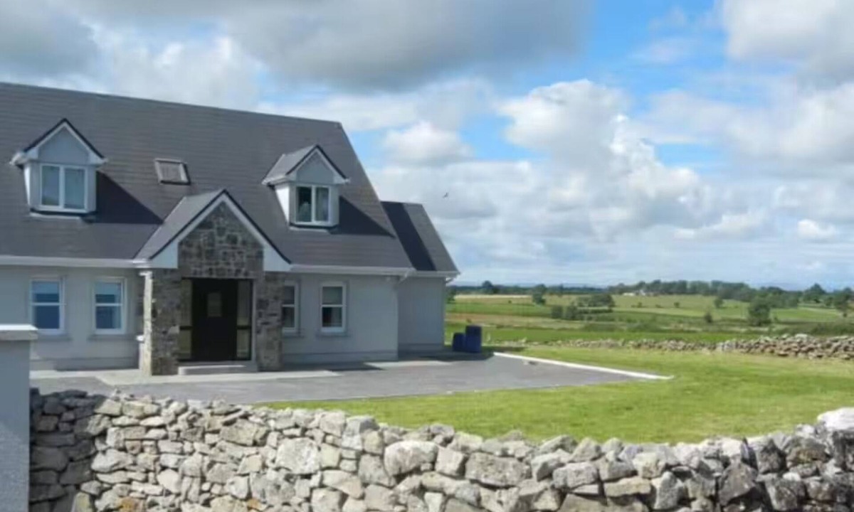 Milltown House | Hilltop House Tuam