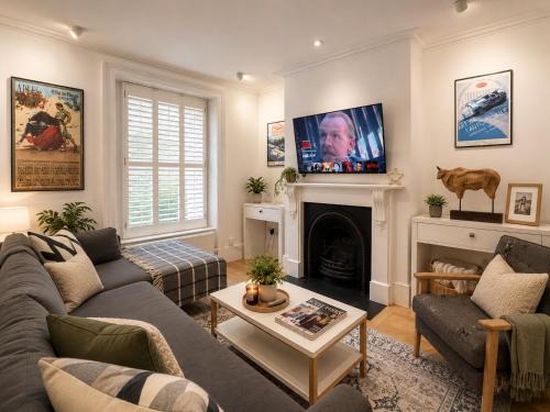 Warwick Villa | Historic Joseph Conrad House in Heart of London!