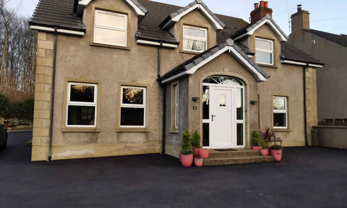 Coleraine House | IRISH OPEN 2025 Large house sleeps 14. Beside forest & beach. 30mins to Portrush