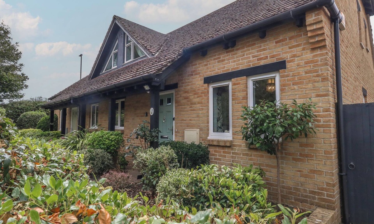 Holworth Cottage | JUNE COTTAGE, pet friendly, country holiday cottage in Wool