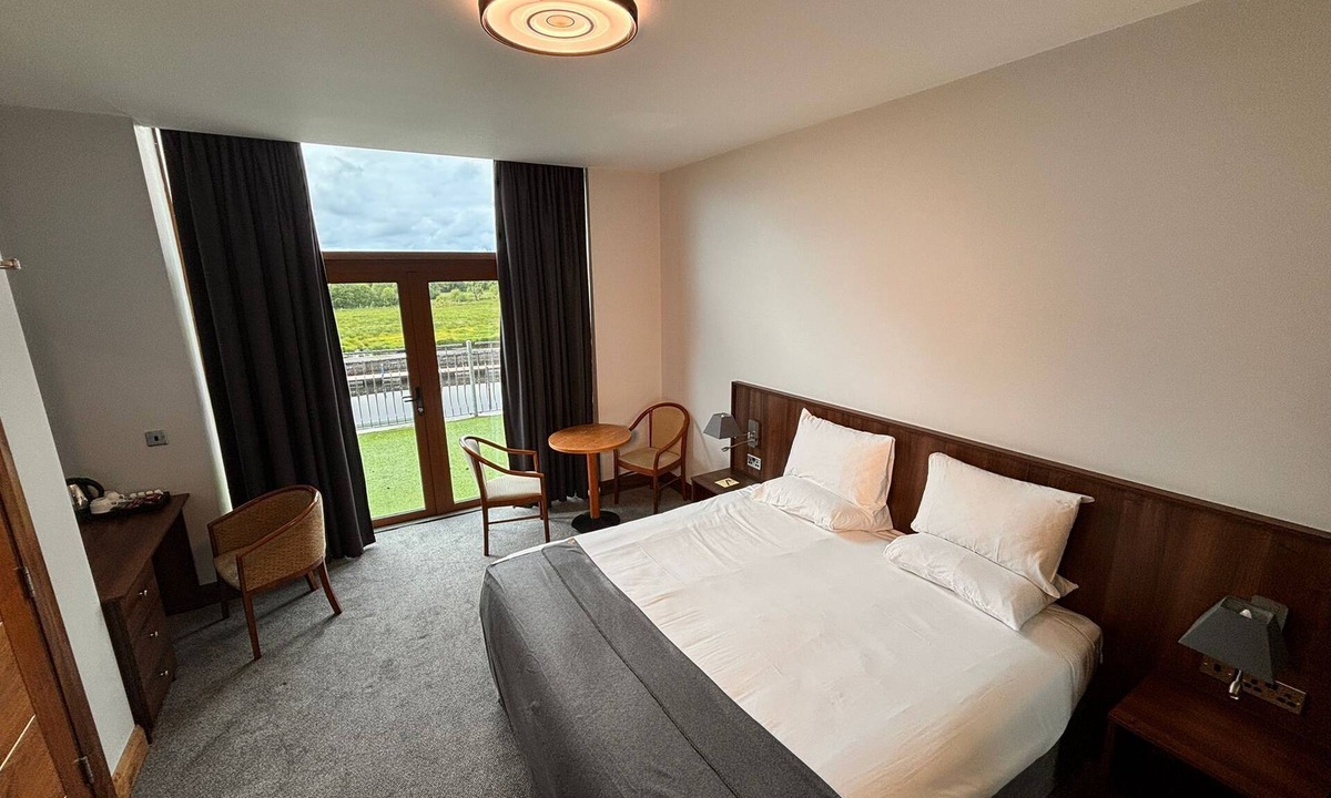 Carrick-on-Shannon Hotel | Leitrim Marina Hotel