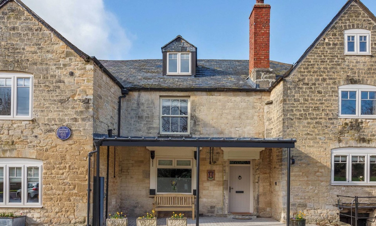 King's Stanley Cottage | Leonard House - Luxury Cottages