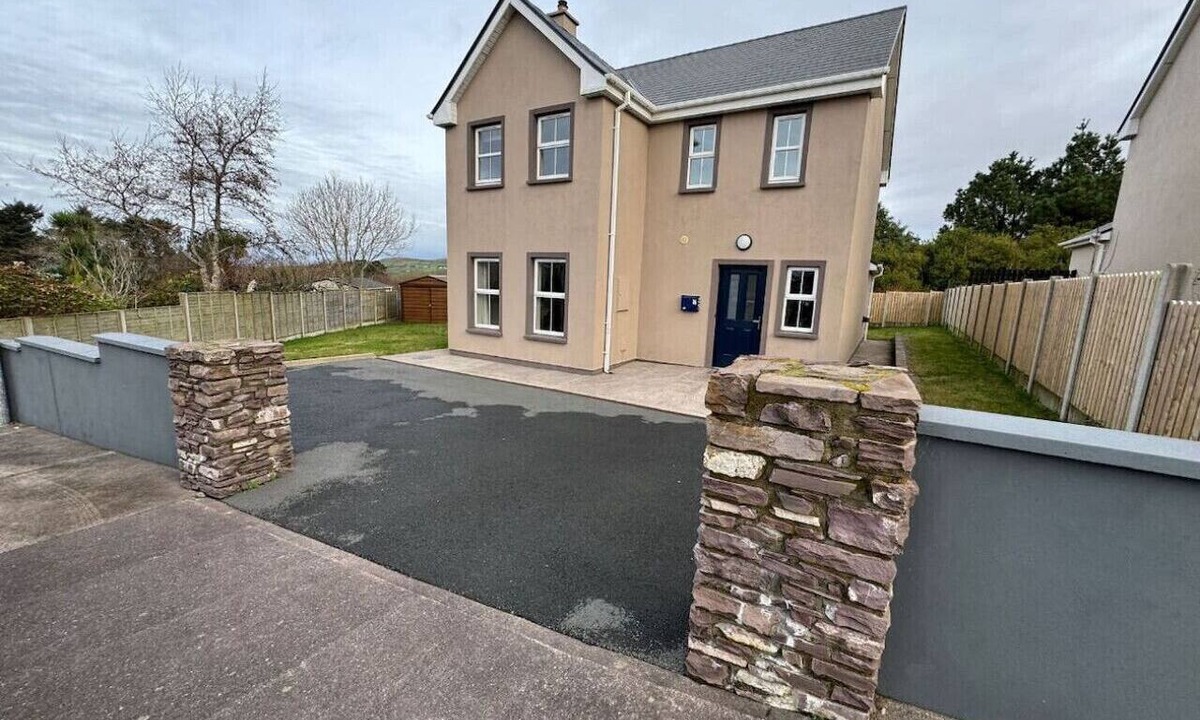 Cahirciveen House | Lighthouse View - Cahersiveen