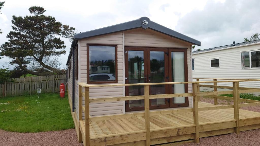 Cruden Bay Ski Chalet | Linnet Moselle 5
