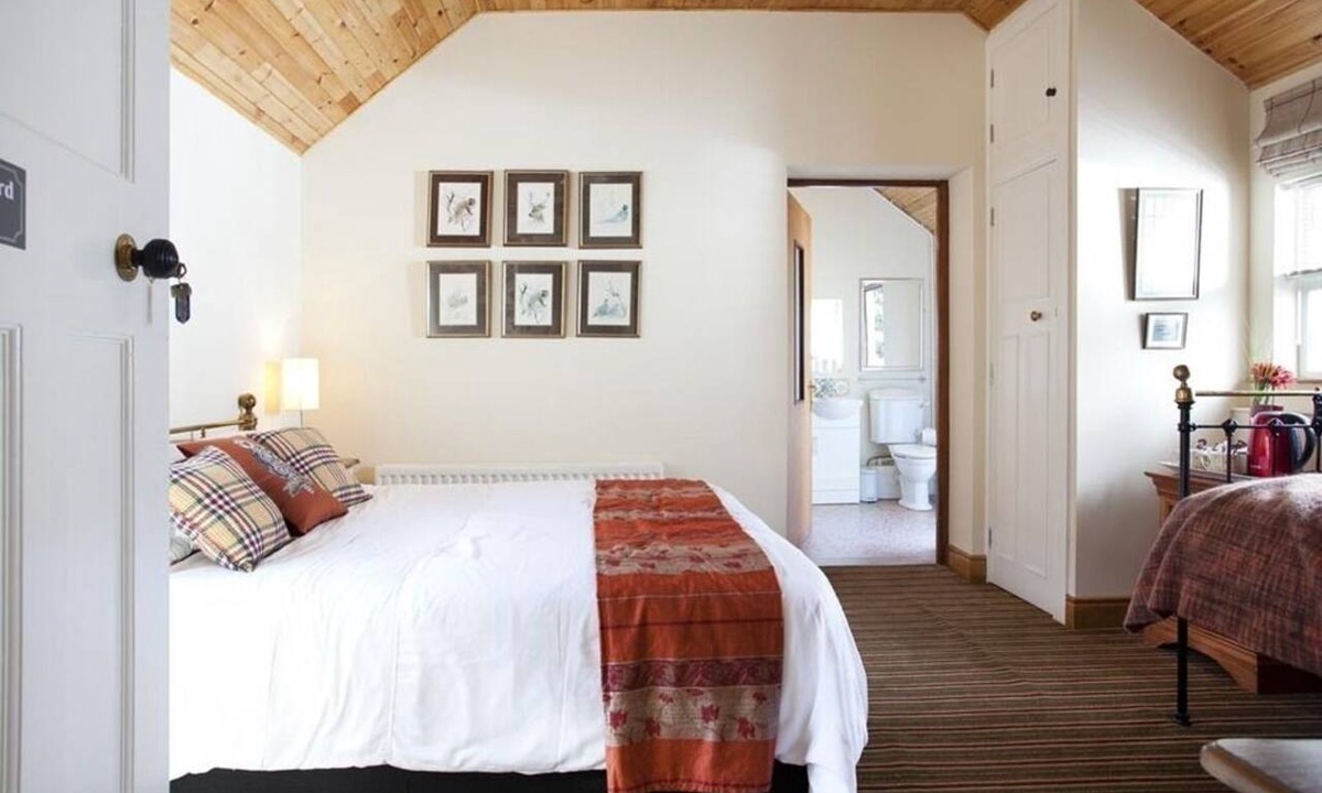 Dromore Bed & Breakfast | Lisnacurran B&B - The Courtyard Room - Hot Tub
