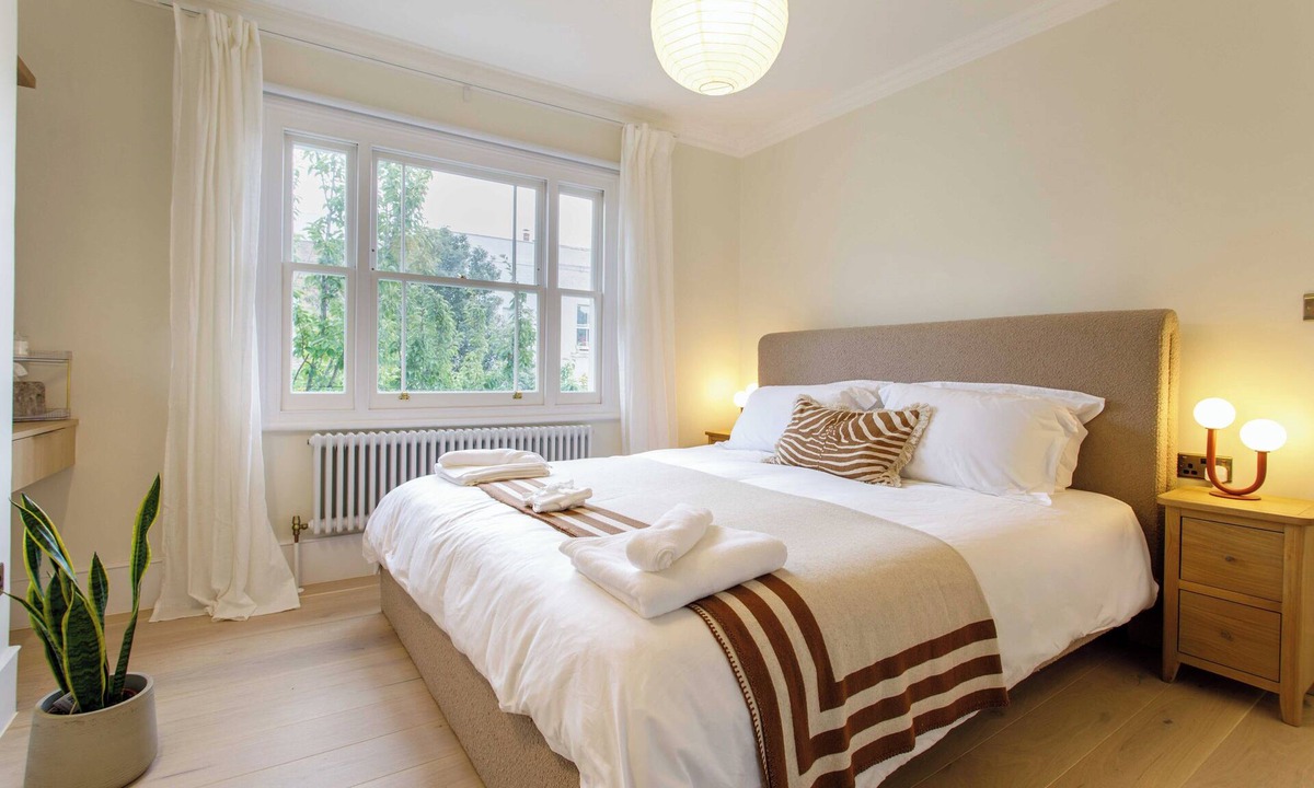 Islington Apartment | Luxurious and Quiet 2 Bedroom Apartment