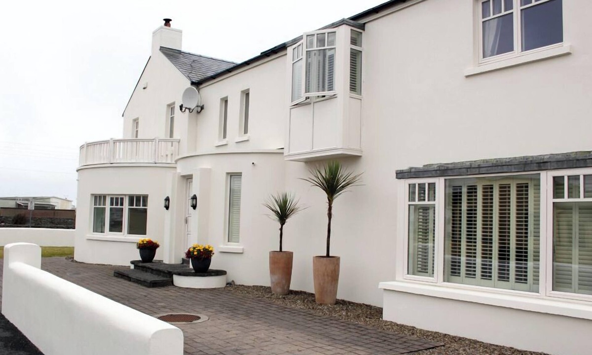 Lahinch House | Luxury 4 bedroomed lodge beside Lahinch Golf Course