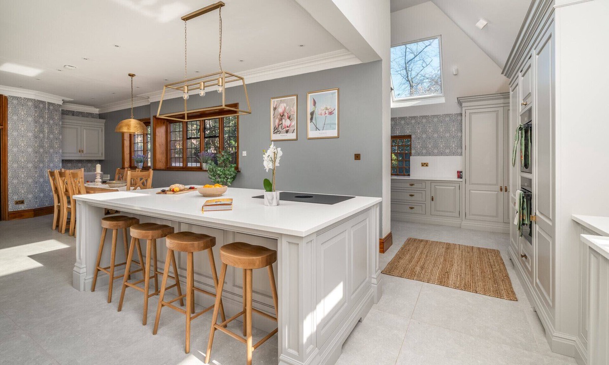 Watford House | Luxury Period 7 Bed Mansion near Warner Bros