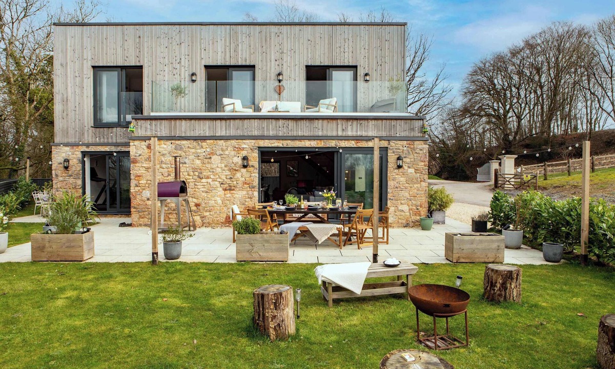 Holcombe House | Luxury Somerset Countryside Retreat | Private Hot Tub & Home Gym