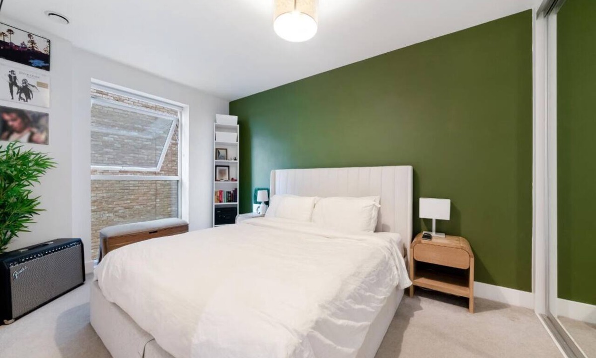 Royal Docks Apartment | Modern 1 Bed w Balcony NearExcel and City Airport