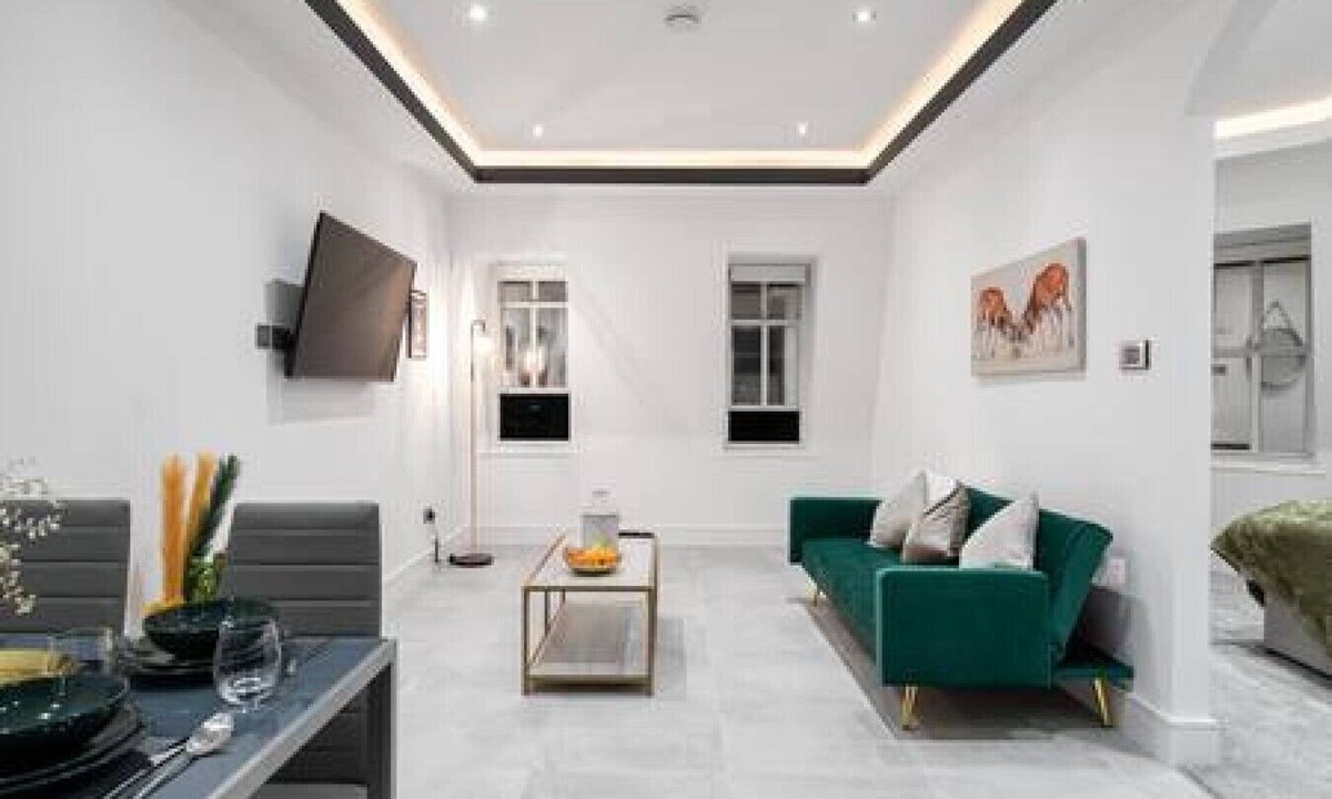 Newbury Apartment | Modern 1BR Apartment Newbury Town Centre
