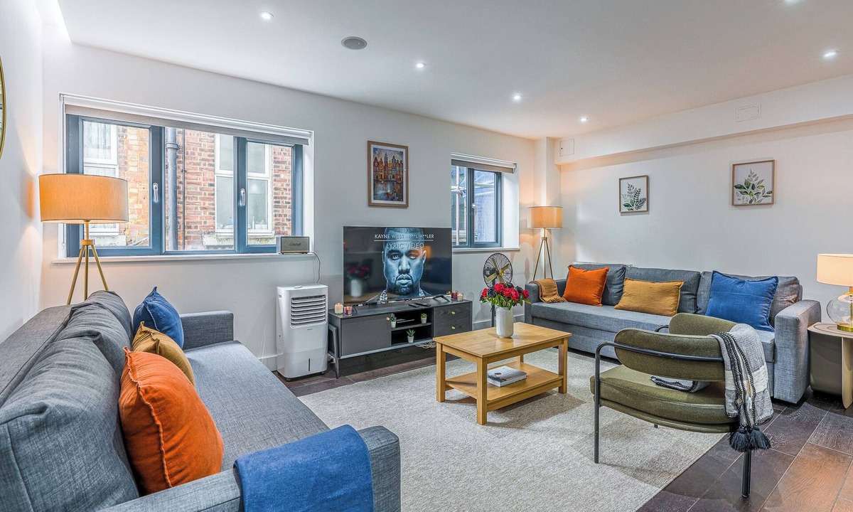 Fulham Broadway Apartment | Modern 1BR Flat | Earl's Court | Sleeps 6 | Lift | Heathrow Direct