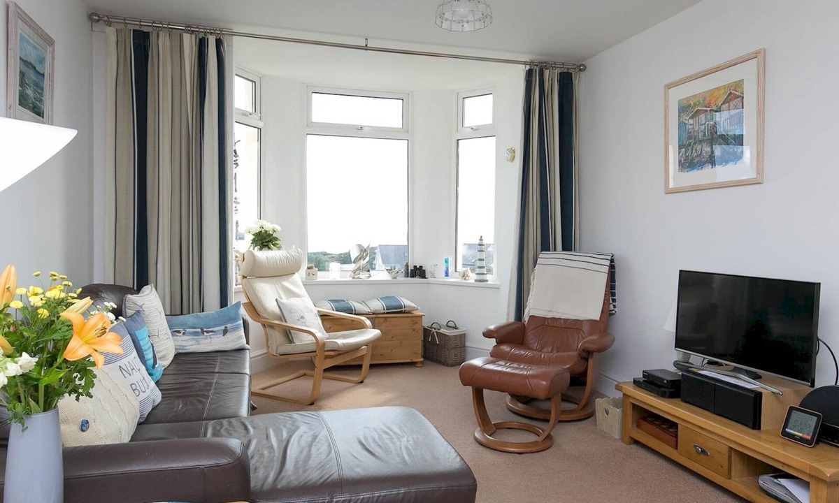Trearddur Bay Apartment | Modern 2 Bedroom Apartment with stunning Sea Views - Pass the Keys