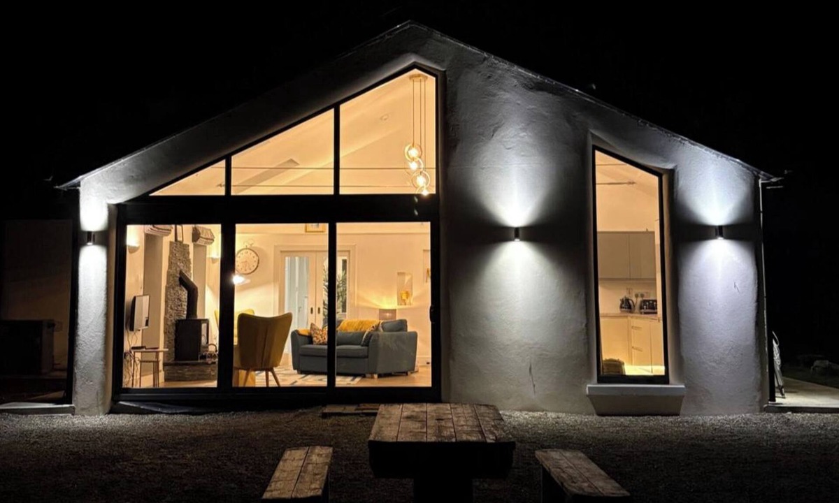 Woodford Cottage | Modern Cottage Near Portumna Forest Park Sleeps 6