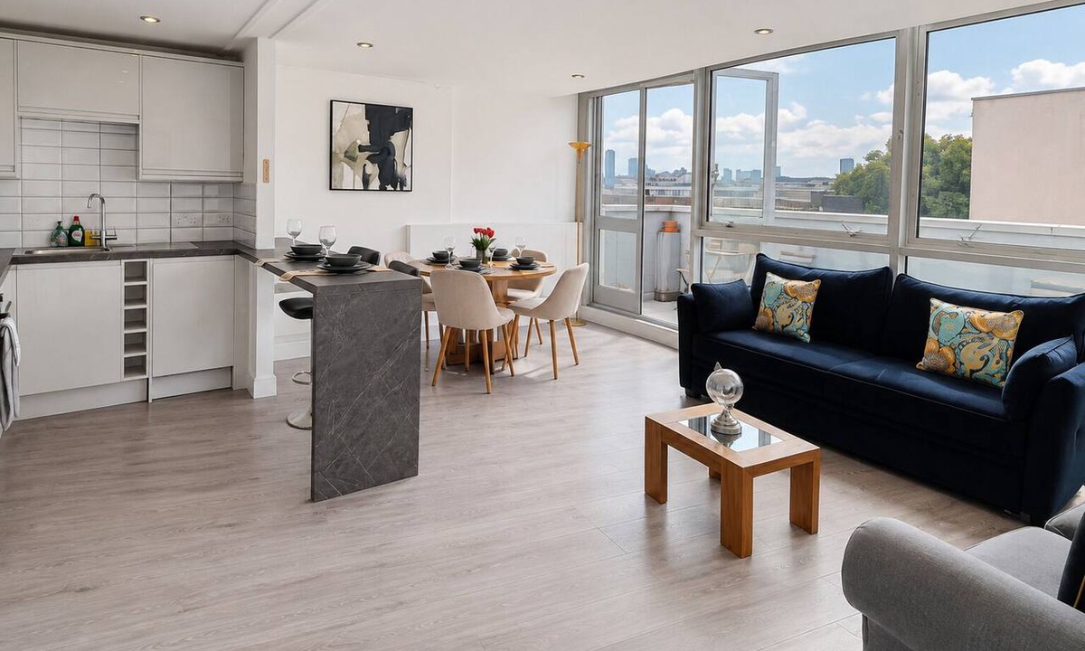 Victoria Apartment | Modern Hackney Flat w/Balcony & Wi-Fi near Victoria Park & London Fields