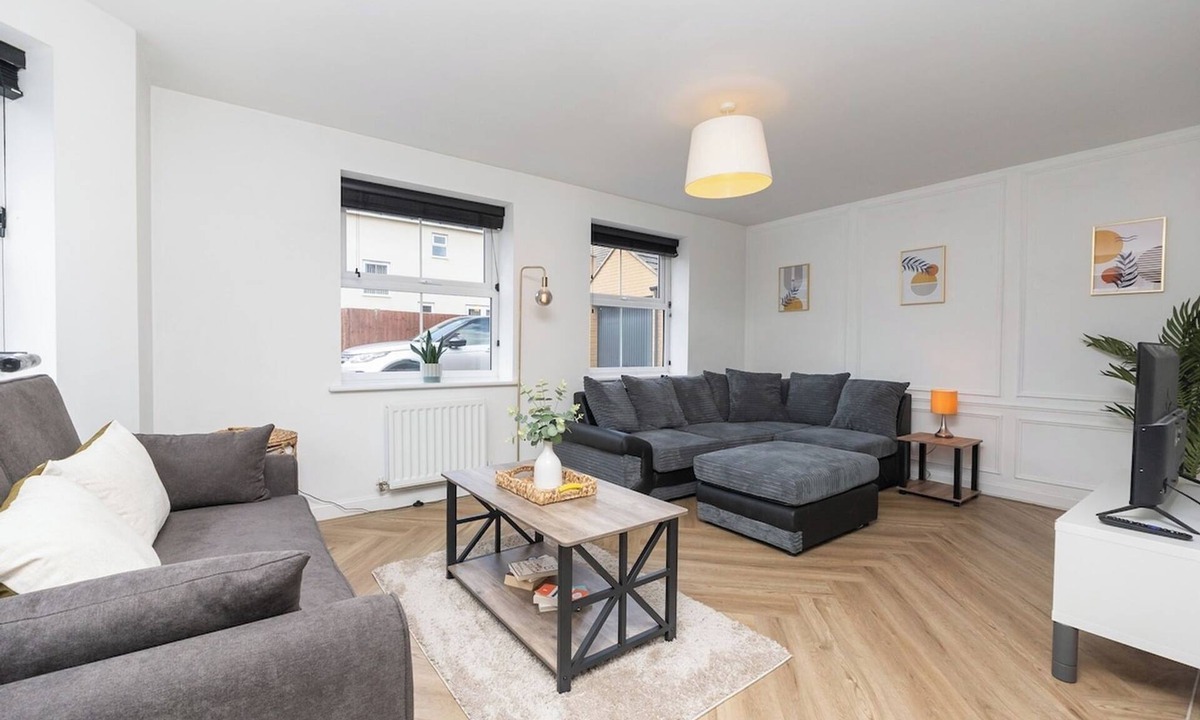 Patchway House | Modern Home | Parking | Families & Contractors