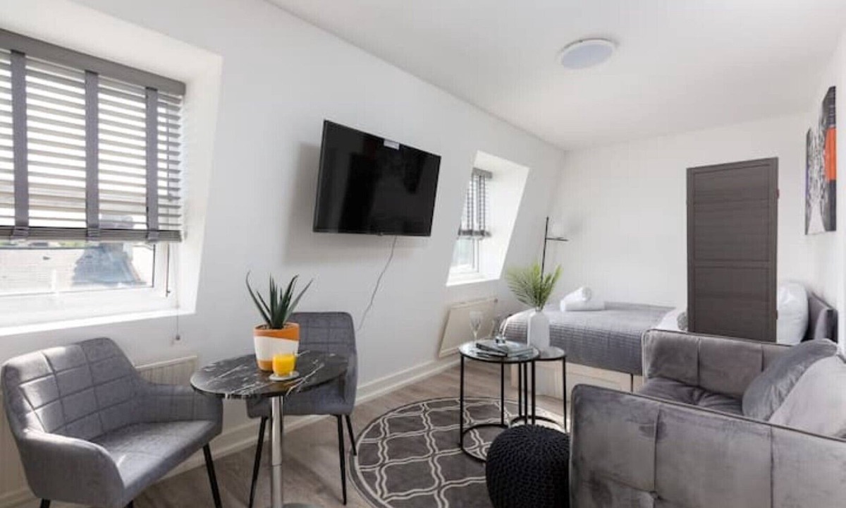 Golborne Apartment | Modern Large Studio, 15 mins walk to Notting Hill