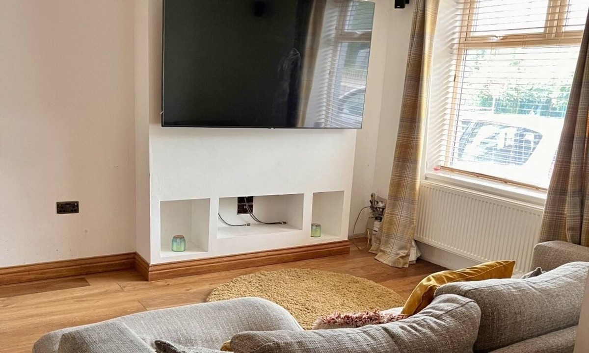 Waunlwyd House | Modern Newly Renovated 3 Story House in Ebbw Vale