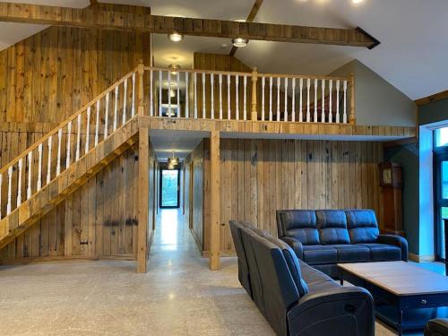 Shanavooneen House | Moig Lodge - 7 Bedroom - 13 Bed - Sleeps 20 Barn Conversion