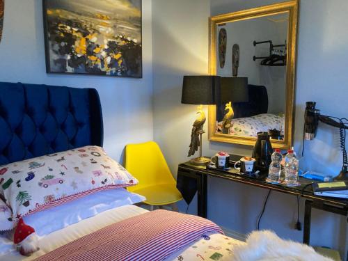 Belfast Apartment | Mountroyal Victorian Studio Self Catering Apartment 3