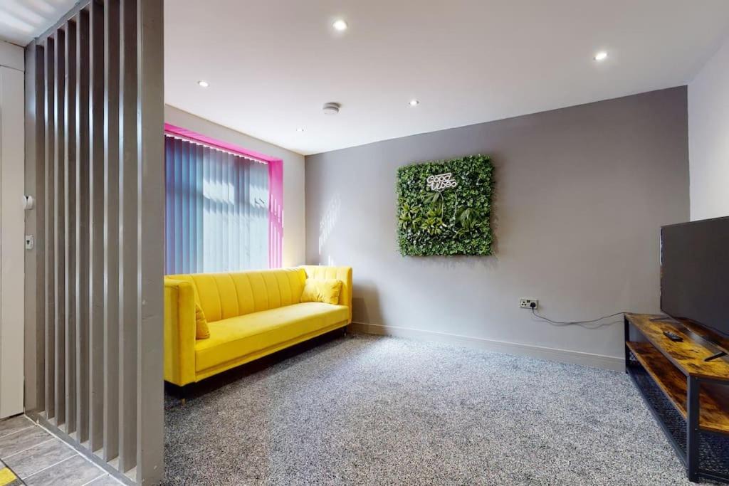 Pontypridd House | Neat Retreat Graig Pontypridd
