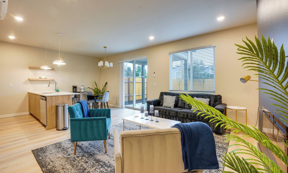 Pleasant Valley House | Newly Built PNW Home: 1 Mi to WSU & Med Center