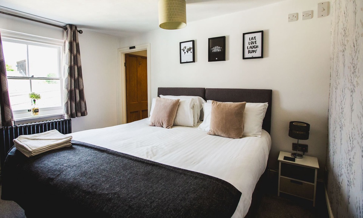 Chepstow Bed & Breakfast | No.8 Accommodation
