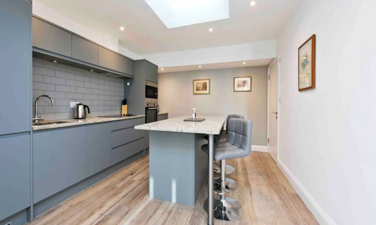 Campden Apartment | Notting Hill Chic sleeps 4-5 - 2 bedrms/2 bathrms-one en-suite + single SofaBed