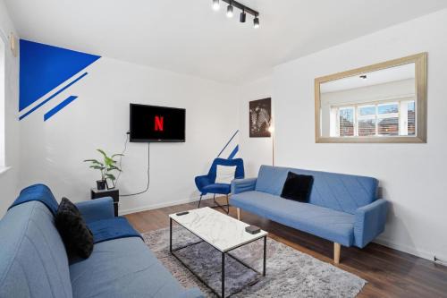West Bromwich House | Ocean Lodge - 4 Bedroom House Birmingham West Bromwich for Contractors & Groups