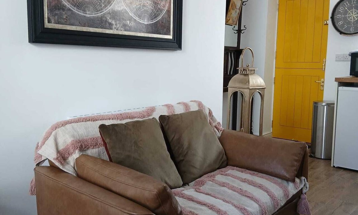 Carrickfergus House | One-Bedroom House Seashells