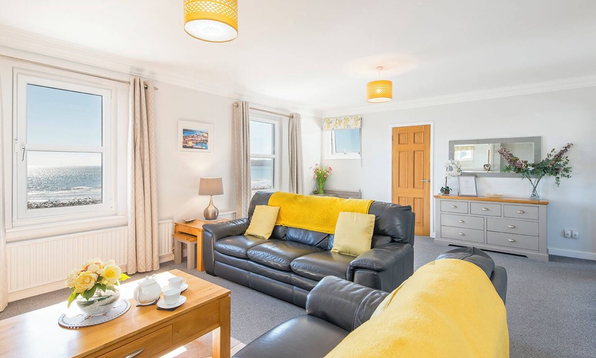 Amroth Apartment | Pebble Reach, Holiday Apartment Amroth, Sleeps 4, 2 bedrooms, bathrooms