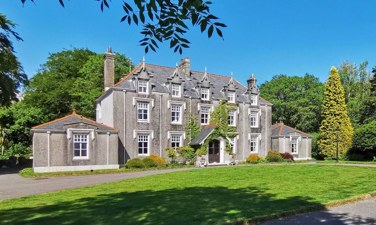 Margam Villa | Pendragon Manor - Nine Bedroom Villa, Sleeps 18