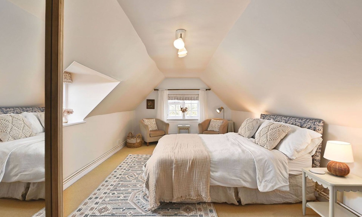 Dargate Cottage | Plum Pudding Stables by Bloom Stays - sleeps 2 guests in 1 bedroom