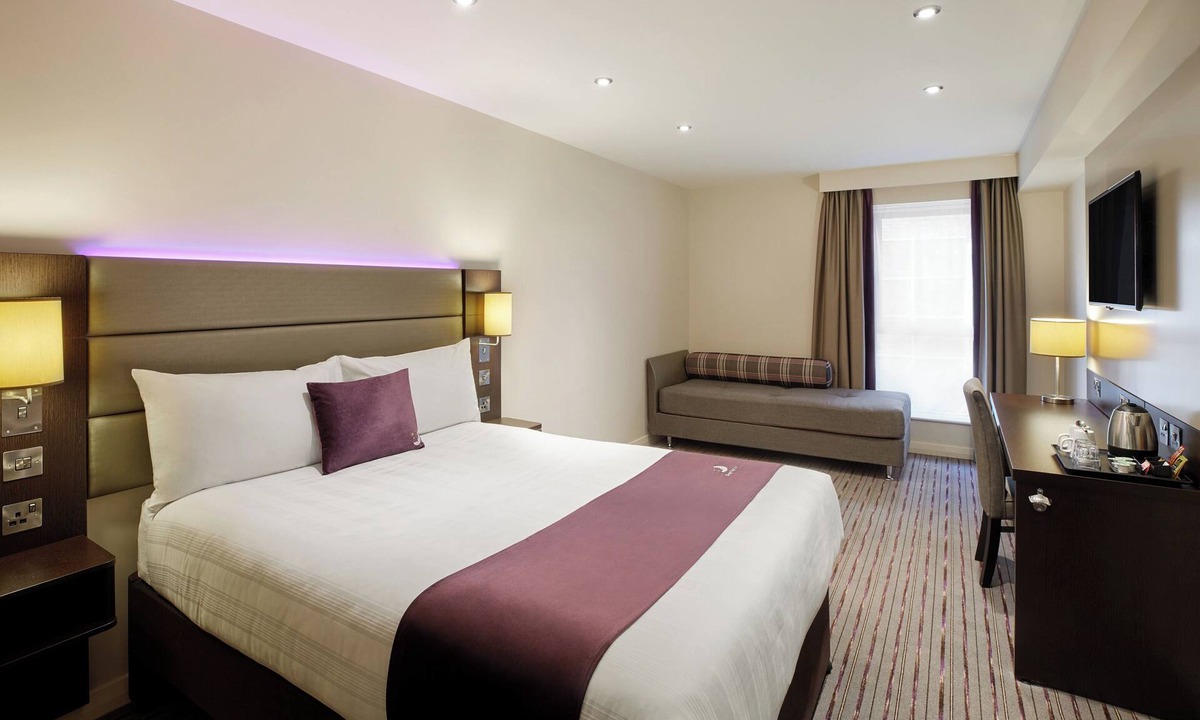 Llanbradach Hotel | Premier Inn Caerphilly - Corbetts Lane