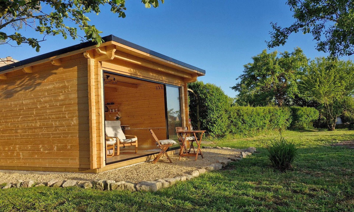 Chippenham Cabin | Private, air-conditioned log cabin, with field views, own garden and shower room
