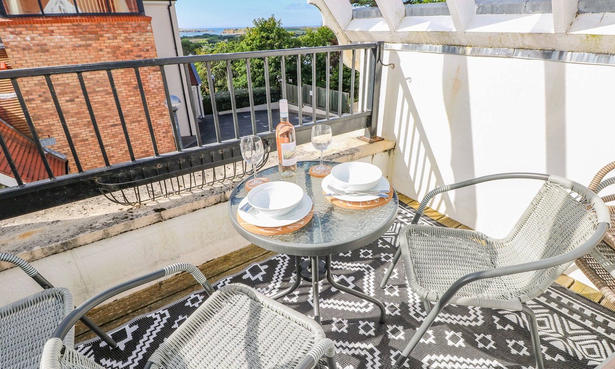 Tenby Cottage | PUFFINS, pet friendly, country holiday cottage, with pool in Tenby