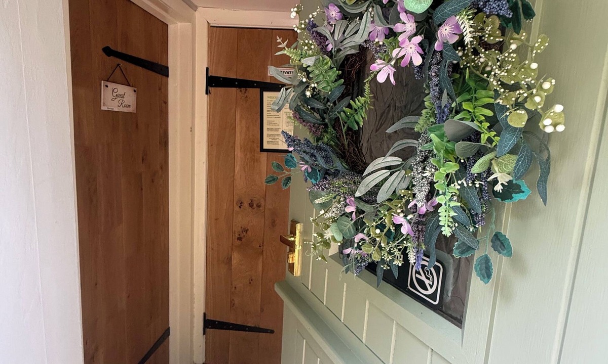 Torthorwald Cottage | “Quirky Cottage” 2 double rooms
