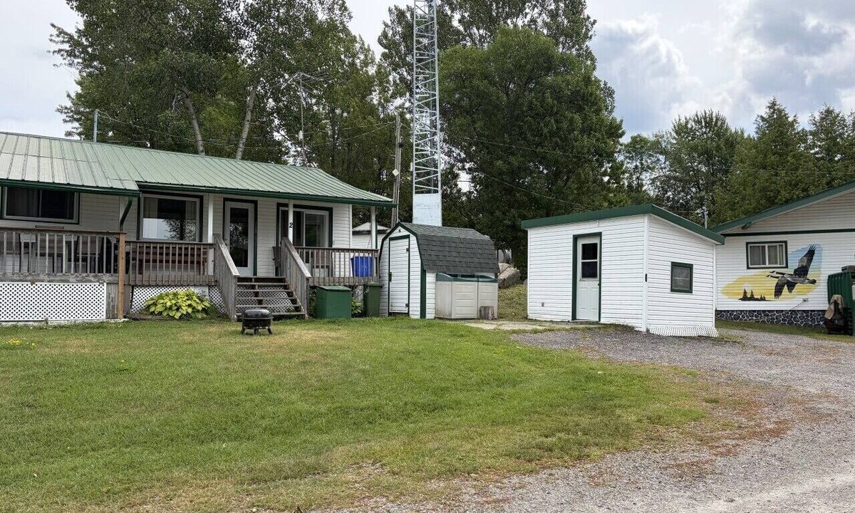 Lavigne Cottage | Rainville Cedar Cottages 4