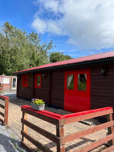 Clarinbridge Ski Chalet | Red Squirrel Lodge