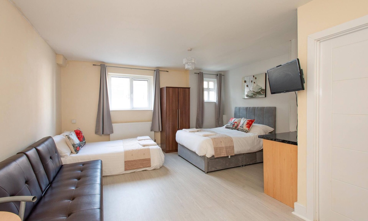 London Borough of Bromley Apartment | *Reduced Rates* *REFURBISHED* Studio (1) 25 Mins approx. to London Bridge