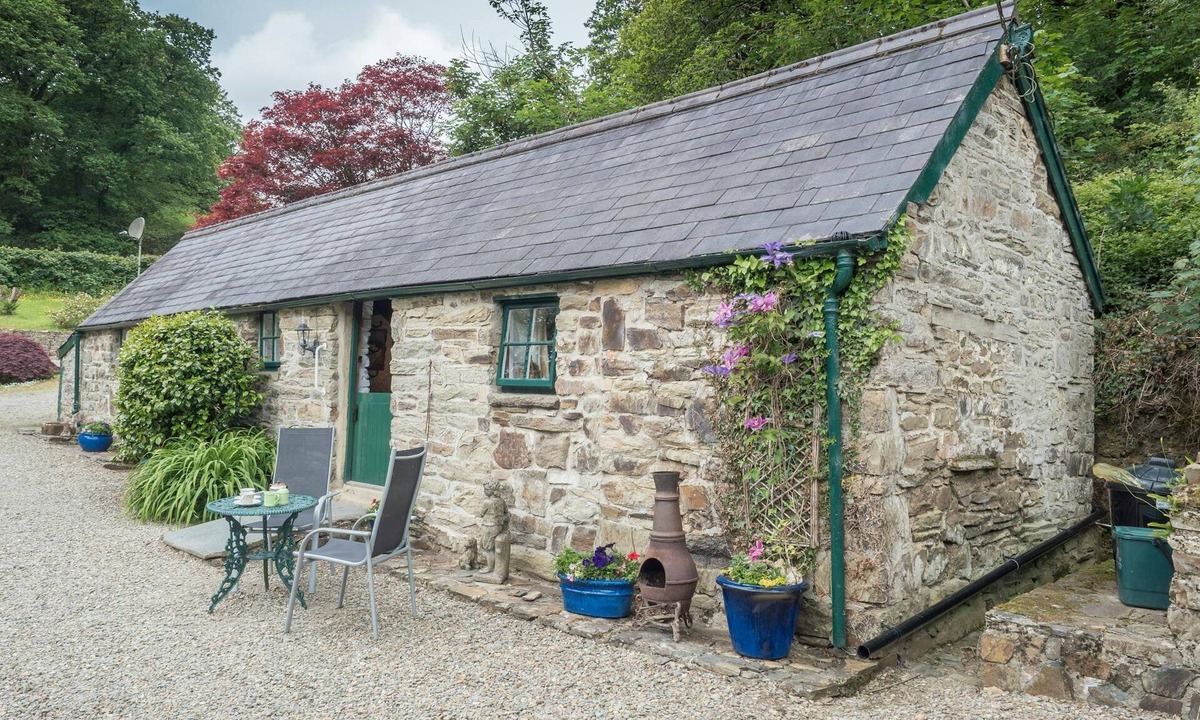 New Moat Cottage | Rhyd y Brown Cottage, Llys Y Fran