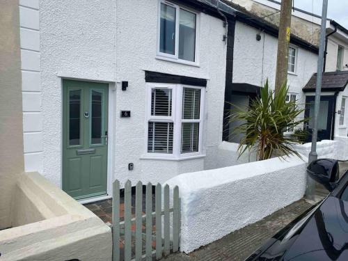 Dwyran House | Roselea Cottage