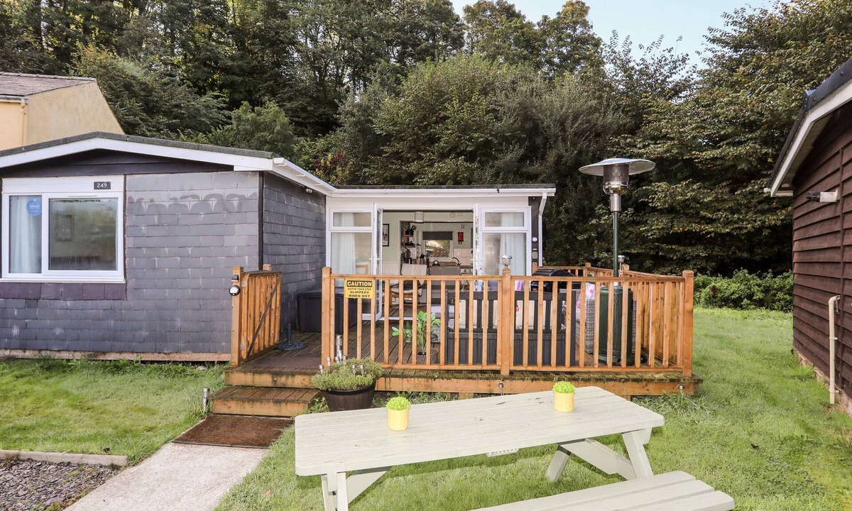 Bont Newydd Cottage | SAMPHIRE, with pool in Caernarfon