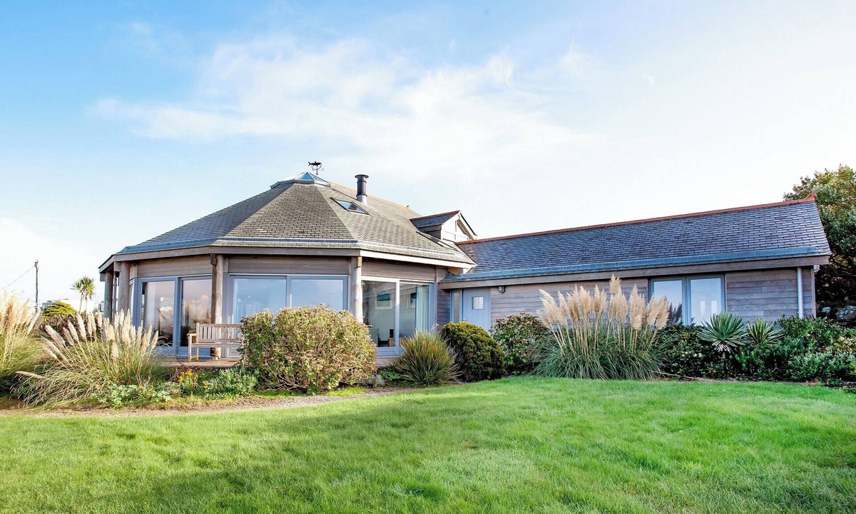 Sennen Cove Cottage | Shark Fin completely has the wow factor.