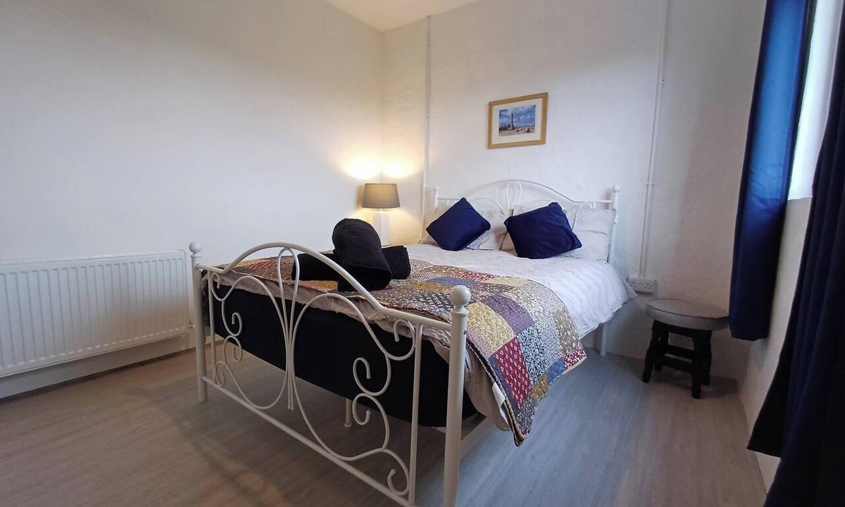 Ballyduff House | Sleeps5-200yrFarmhouse-FreeParking-Garden