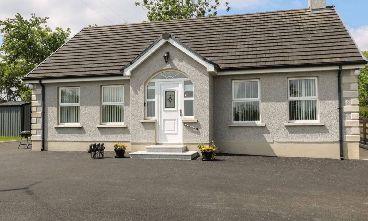 Magherafelt House | Slieve Gallion Cottage, Moneymore