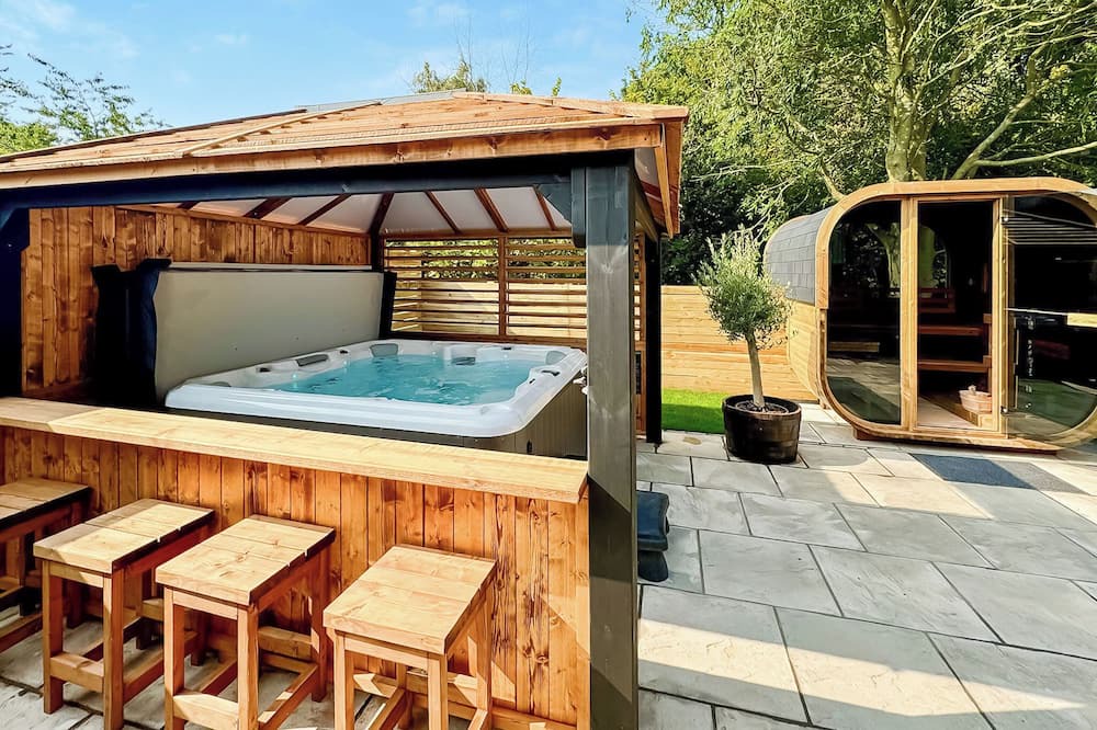 Raywell Ski Chalet | Spa Sensation (Sauna & Hot Tub)
